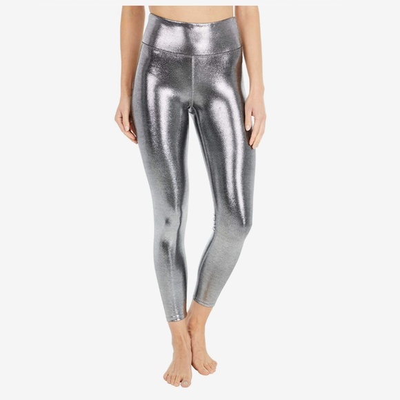 Heroine Sport Pants - HEROINE SPORT Marvel Leggings in Platinum Size Small